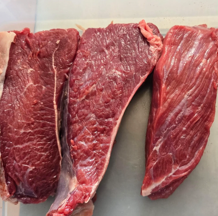 Equip de cuina RS Smash preparant hamburgueses artesanes